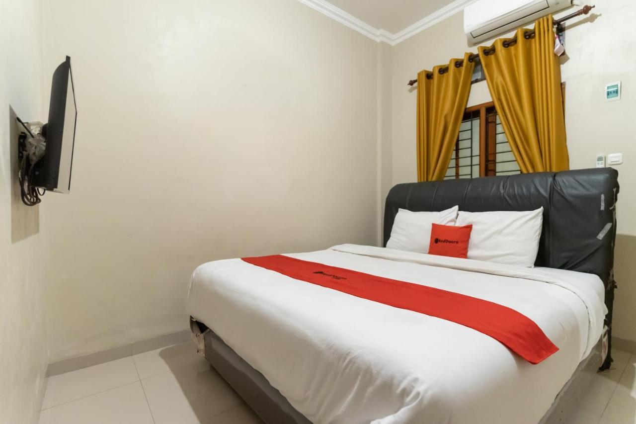 Reddoorz At Joyce Guest House Medan Extérieur photo