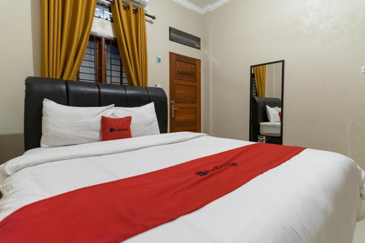 Reddoorz At Joyce Guest House Medan Extérieur photo