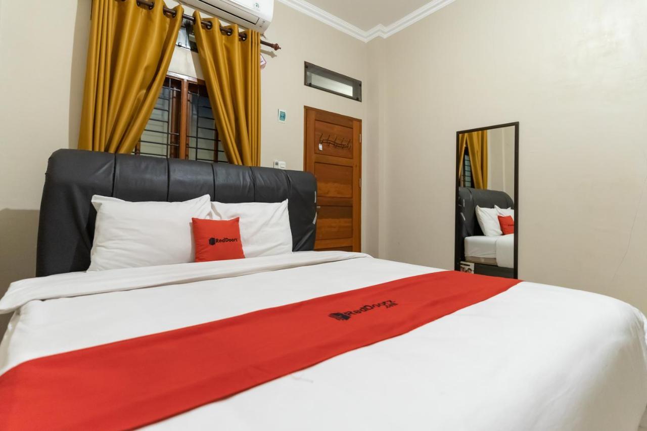 Reddoorz At Joyce Guest House Medan Extérieur photo