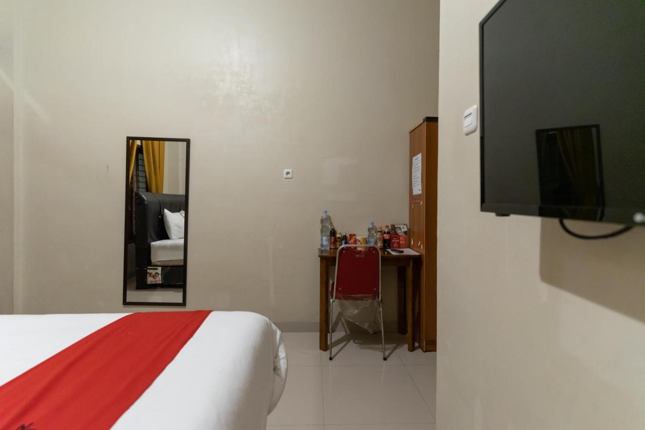 Reddoorz At Joyce Guest House Medan Extérieur photo