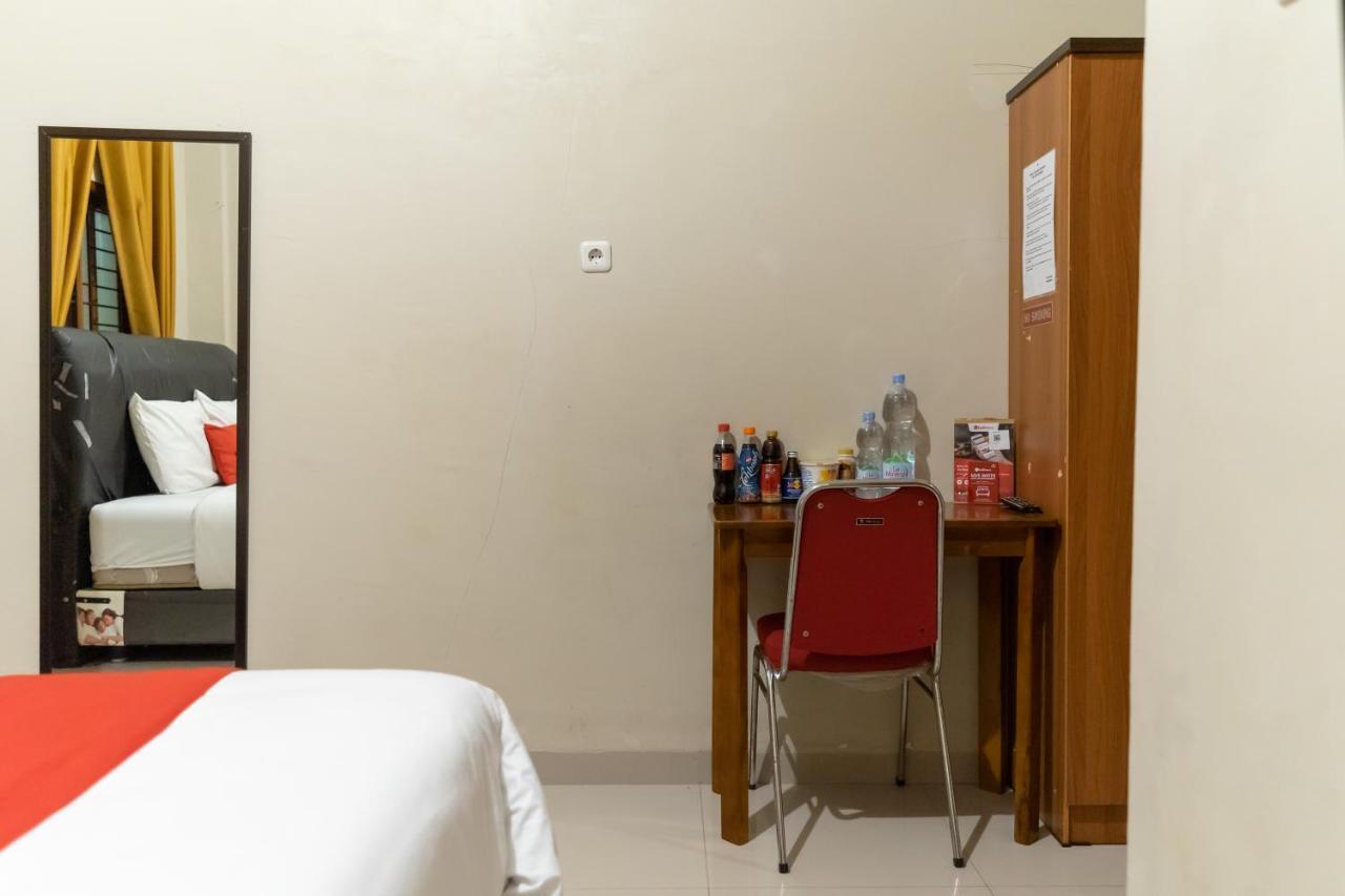 Reddoorz At Joyce Guest House Medan Extérieur photo