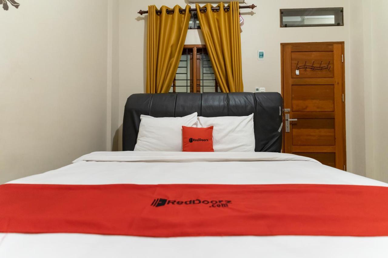 Reddoorz At Joyce Guest House Medan Extérieur photo