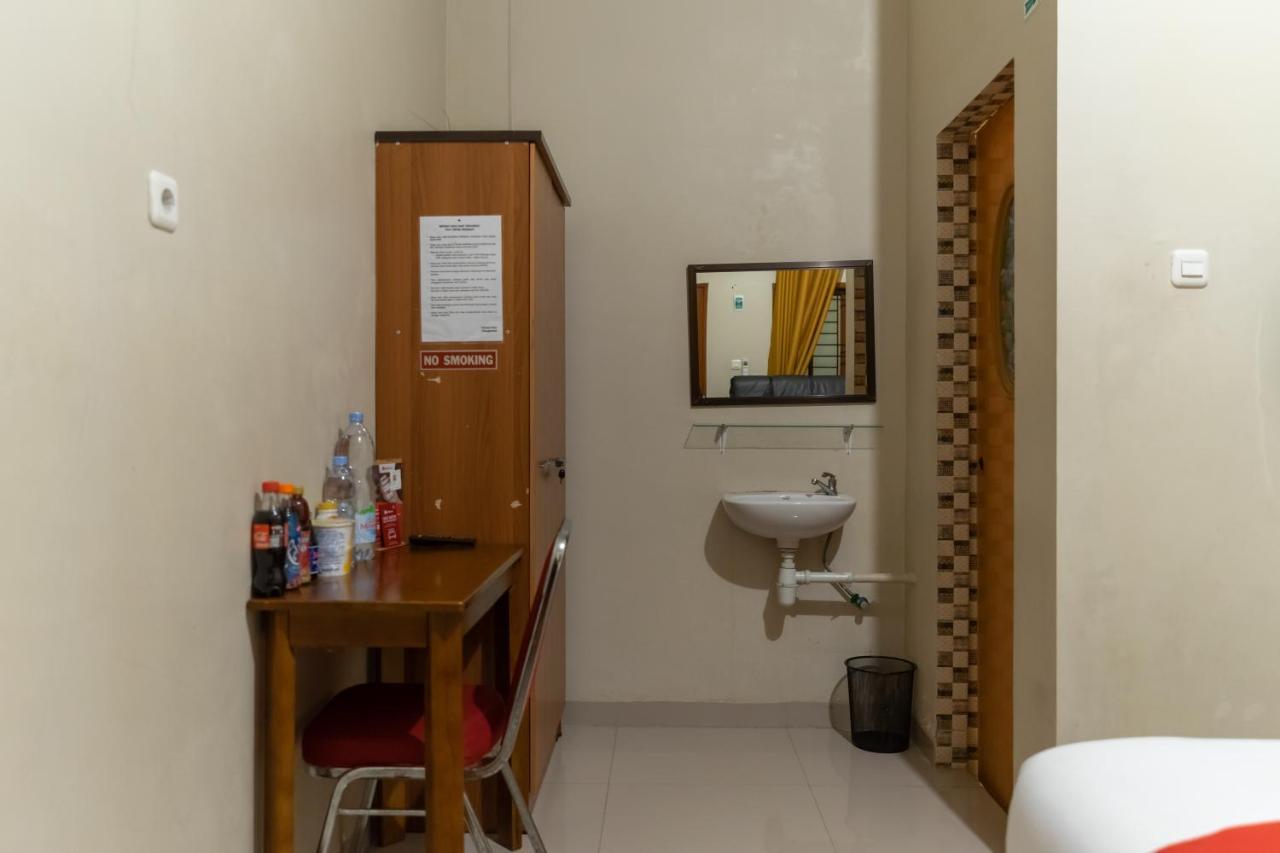 Reddoorz At Joyce Guest House Medan Extérieur photo