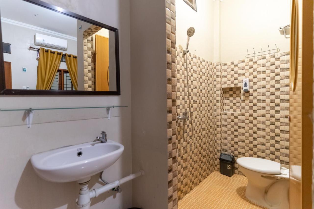 Reddoorz At Joyce Guest House Medan Extérieur photo