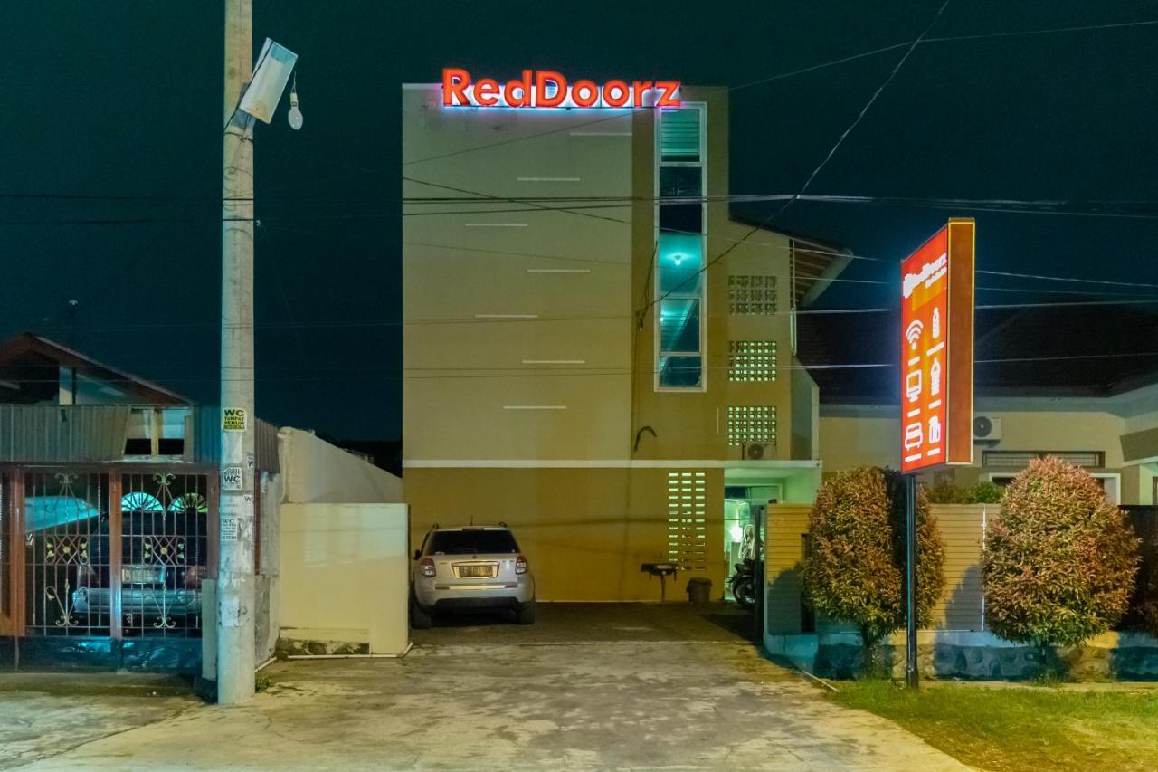 Reddoorz At Joyce Guest House Medan Extérieur photo