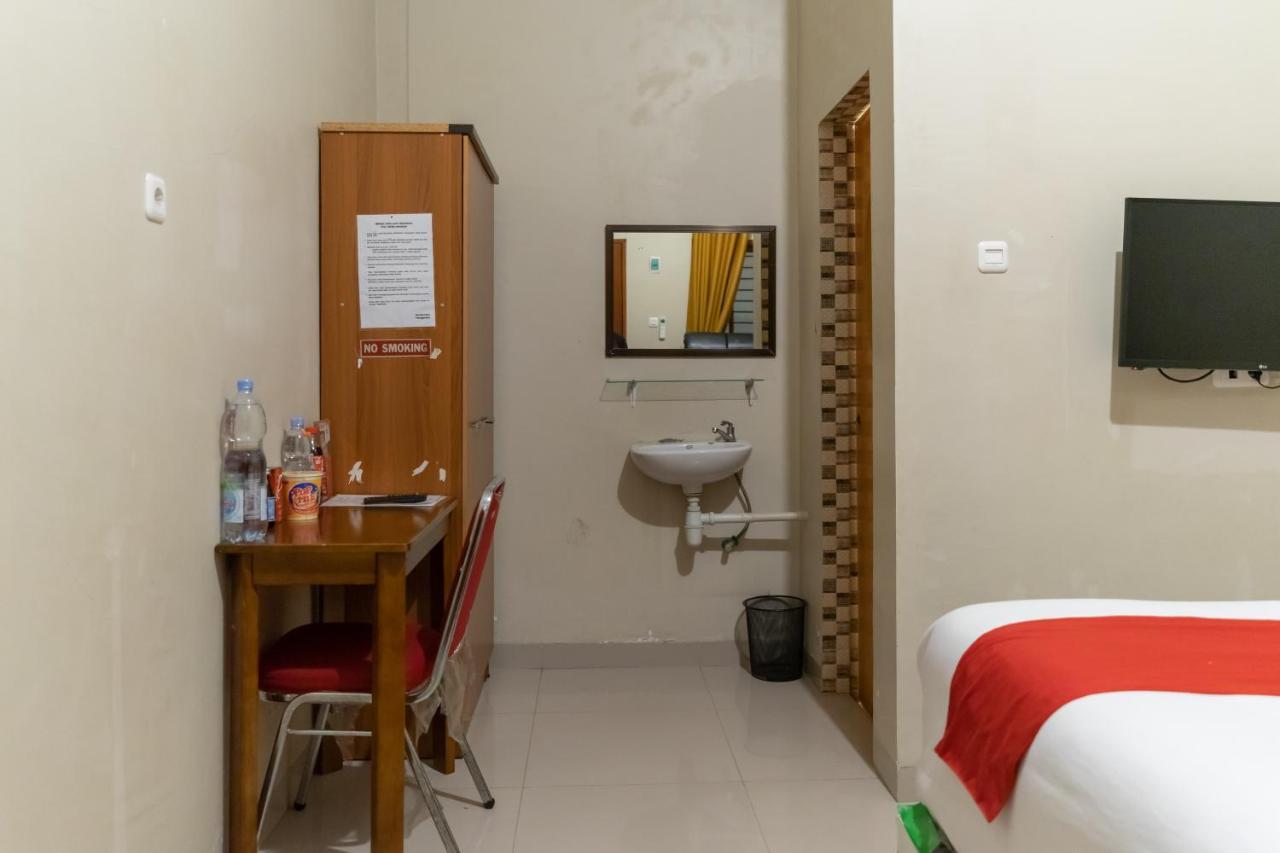 Reddoorz At Joyce Guest House Medan Extérieur photo