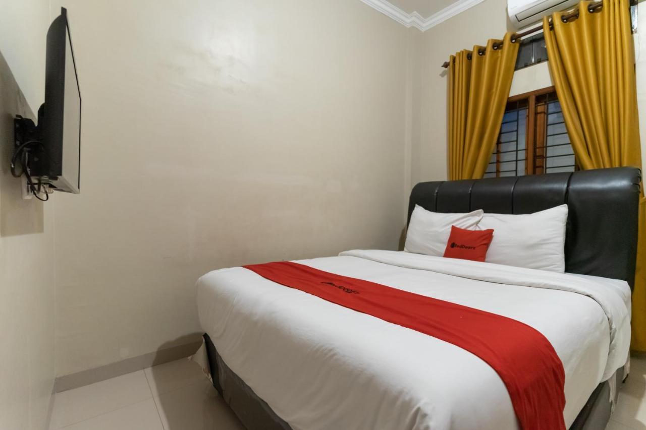 Reddoorz At Joyce Guest House Medan Extérieur photo