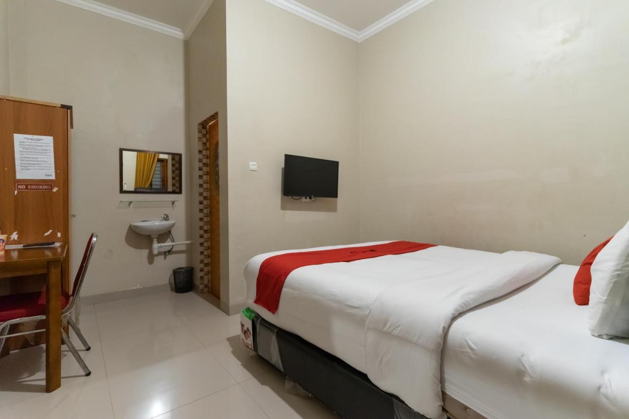 Reddoorz At Joyce Guest House Medan Extérieur photo