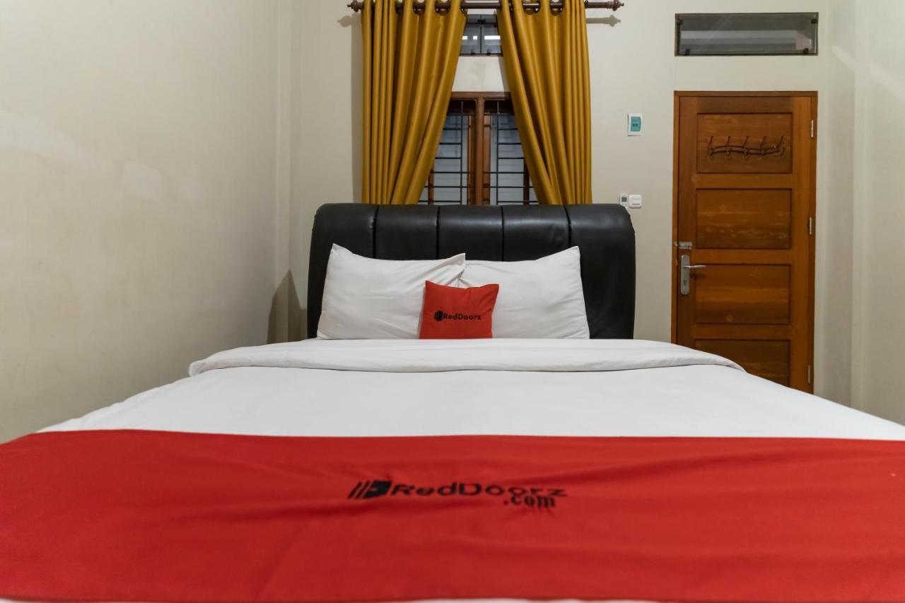 Reddoorz At Joyce Guest House Medan Extérieur photo