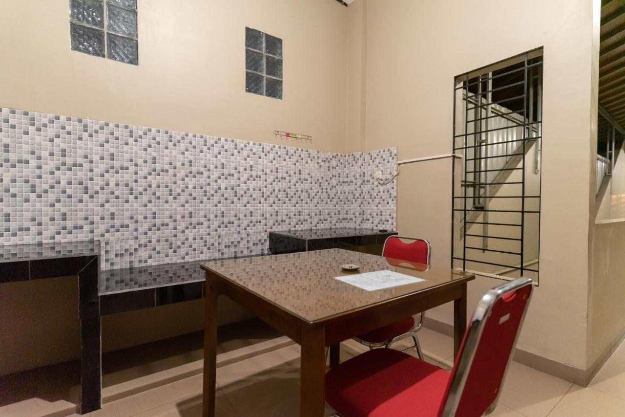 Reddoorz At Joyce Guest House Medan Extérieur photo