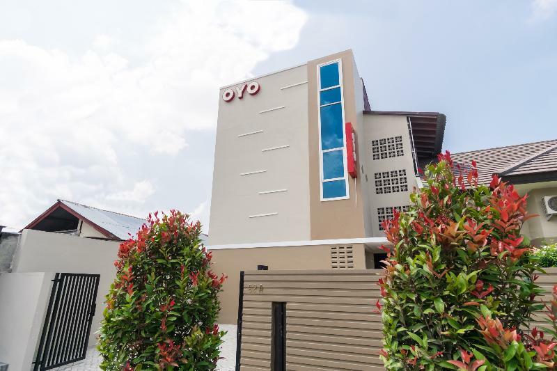 Reddoorz At Joyce Guest House Medan Extérieur photo